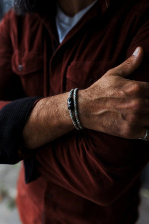 Vertig Magnetic Nautical Paracord Bracelet Snake on a man's arm. Sporty, adjustable, ideal for adventure.