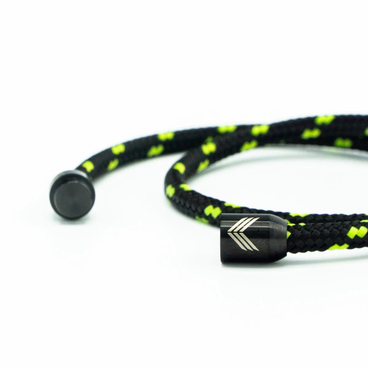 Vertig Magnetic Nautical Paracord Bracelet Black Neon unclasped. Reveals the high-quality paracord and strong magnetic closure.