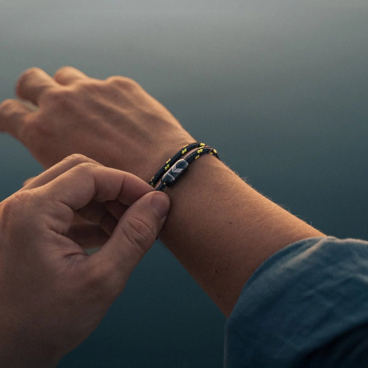 Vertig Magnetic Nautical Paracord Bracelet Black Neon on a man&#39;s forearm. Durable design, perfect for outdoor adventures.