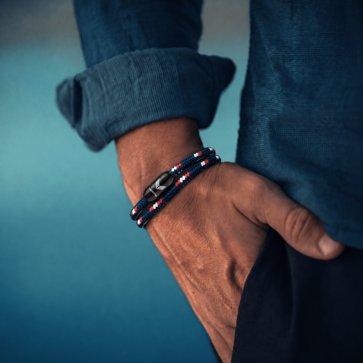 Paracord Bracelet Magnetic Blue Red