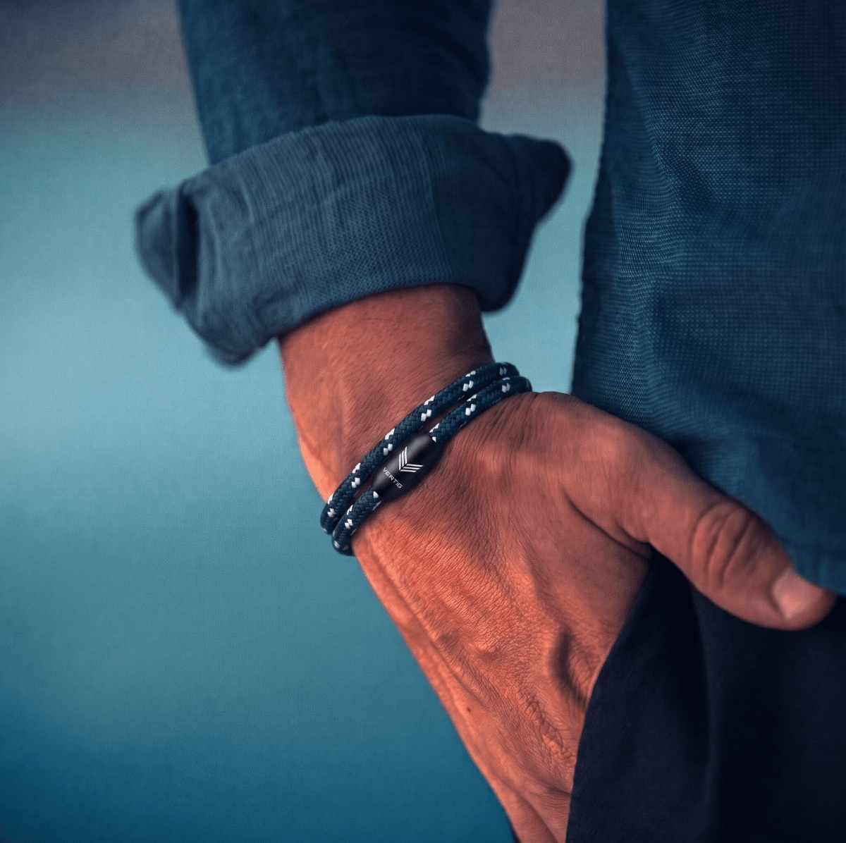 Paracord Bracelet Magnetic Blue White