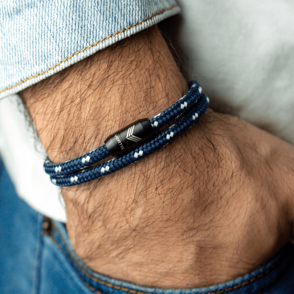 Paracord Bracelet Magnetic Blue White