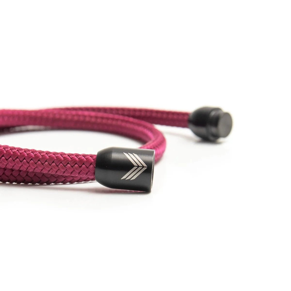 Vertig Magnetic Nautical Paracord Bracelet Burgundy unclasped. Reveals the high-quality paracord and strong magnetic closure.