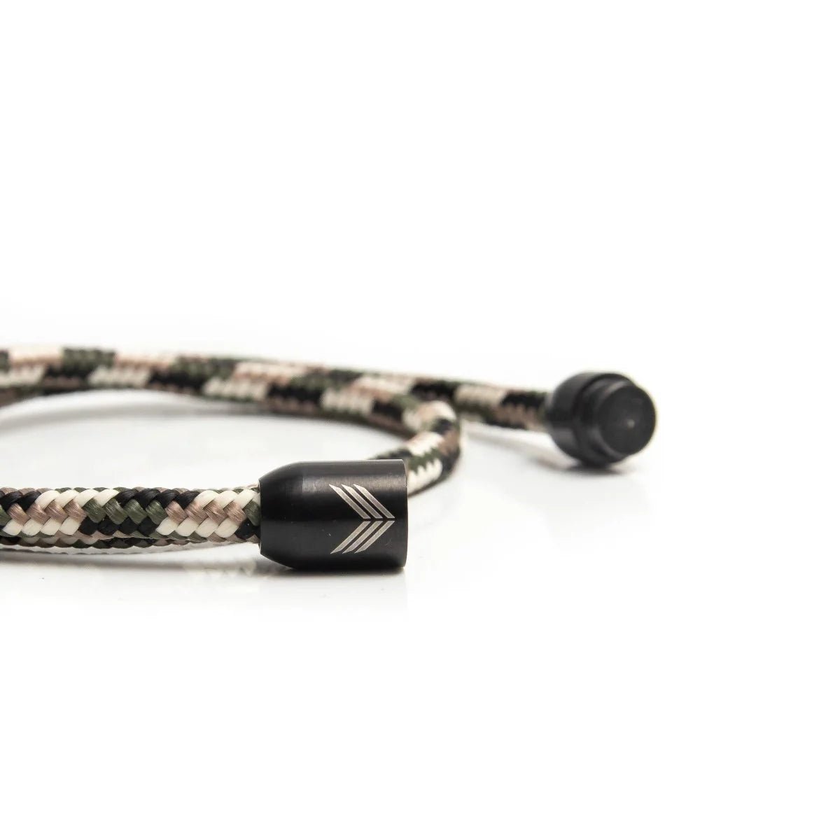 Vertig Magnetic Nautical Paracord Bracelet Camo unclasped. Reveals the high-quality paracord and strong magnetic closure.