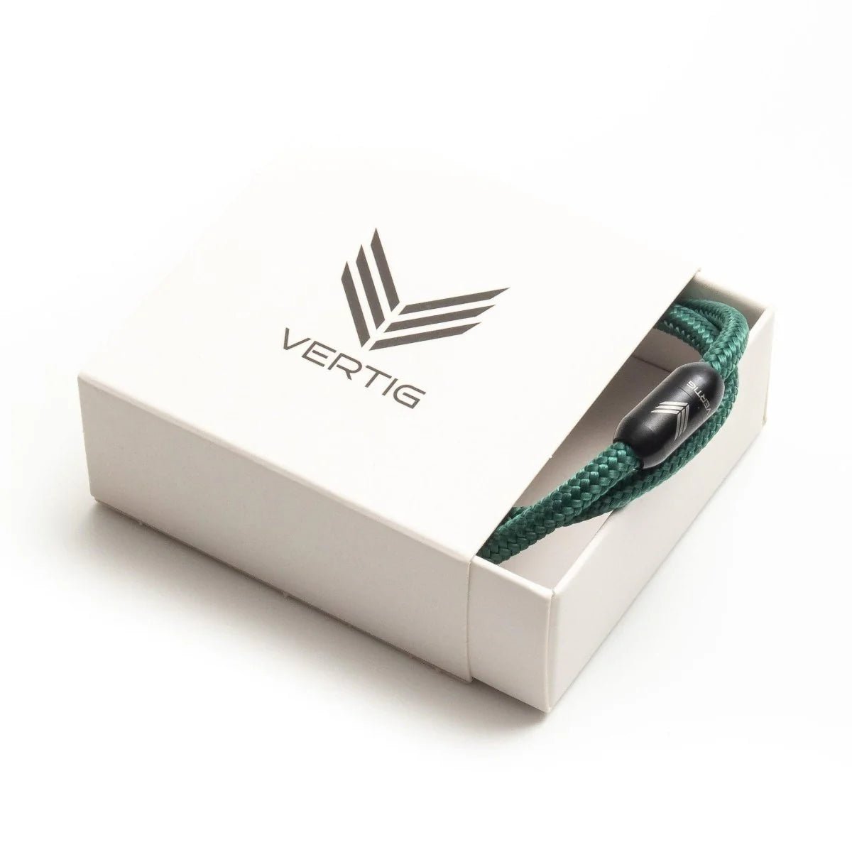 Vertig Magnetic Nautical Paracord Bracelet Green in a branded gift box. Thoughtful present for nature lovers.