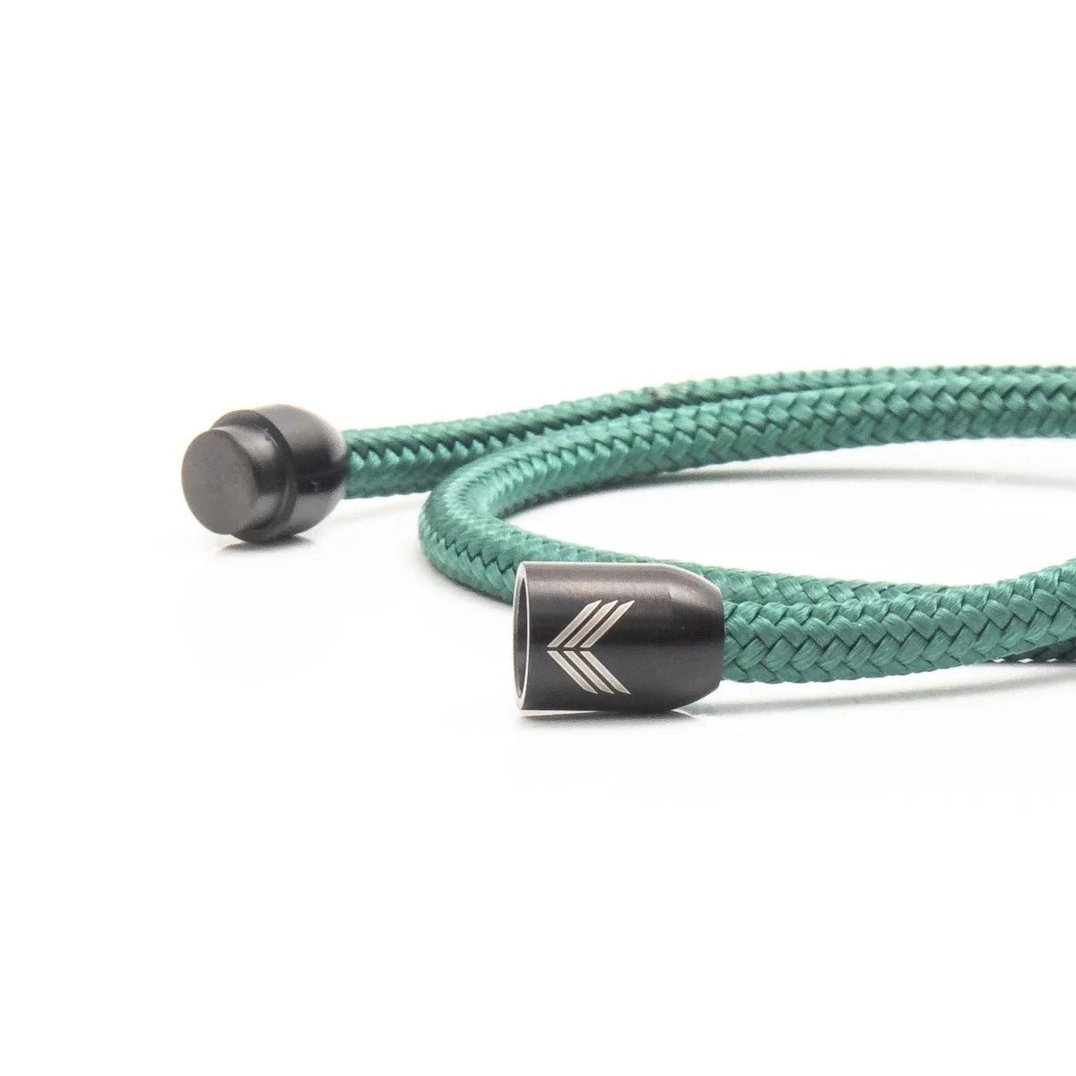 Vertig Magnetic Nautical Paracord Bracelet Green unclasped. Reveals the high-quality paracord and strong magnetic closure.