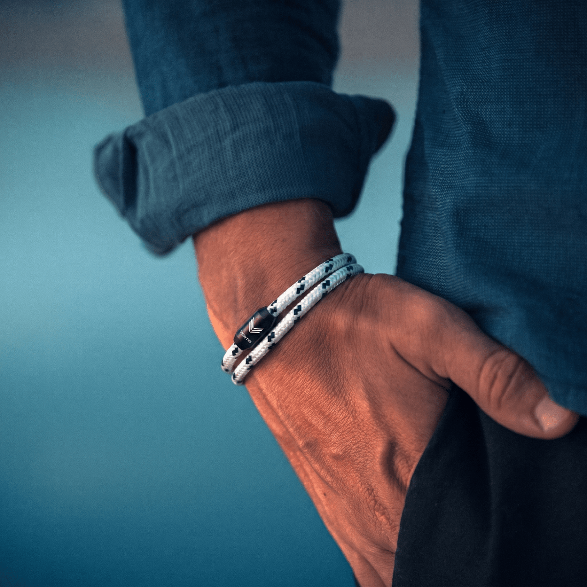 Paracord Bracelet Magnetic White Black