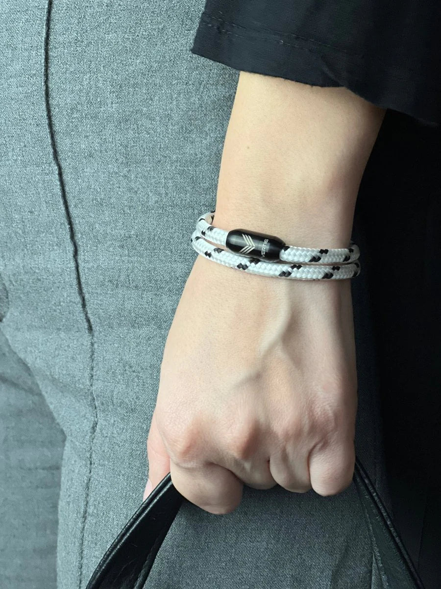 Vertig Magnetic Nautical Paracord Bracelet White Black on a woman&#39;s wrist. A striking accessory for a minimalist look.