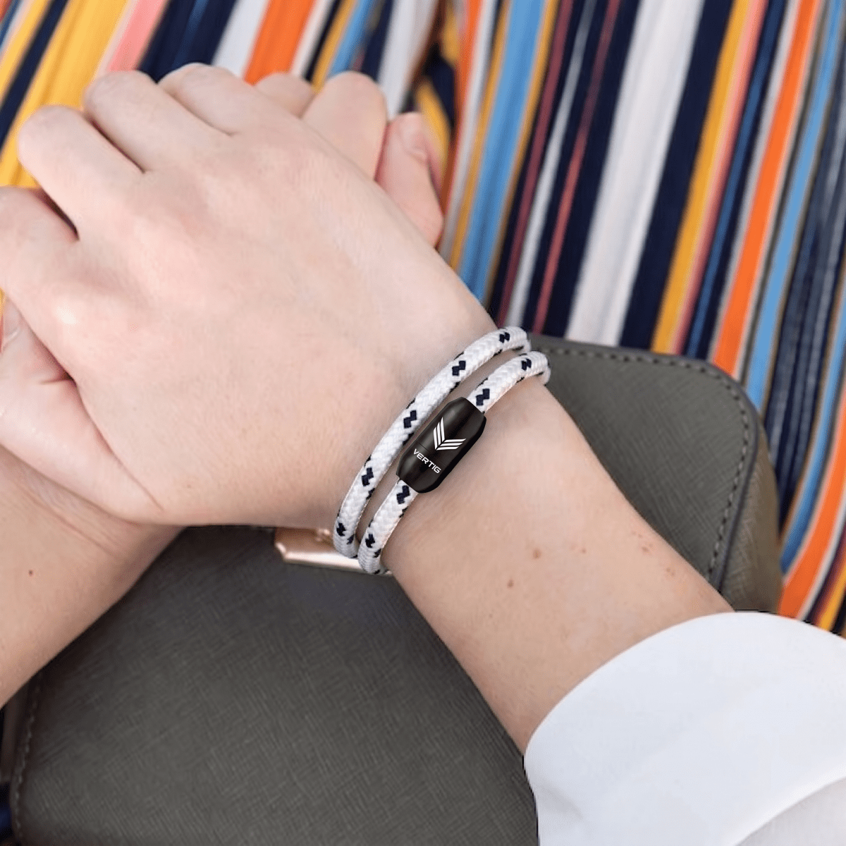 Paracord Bracelet Magnetic White Black