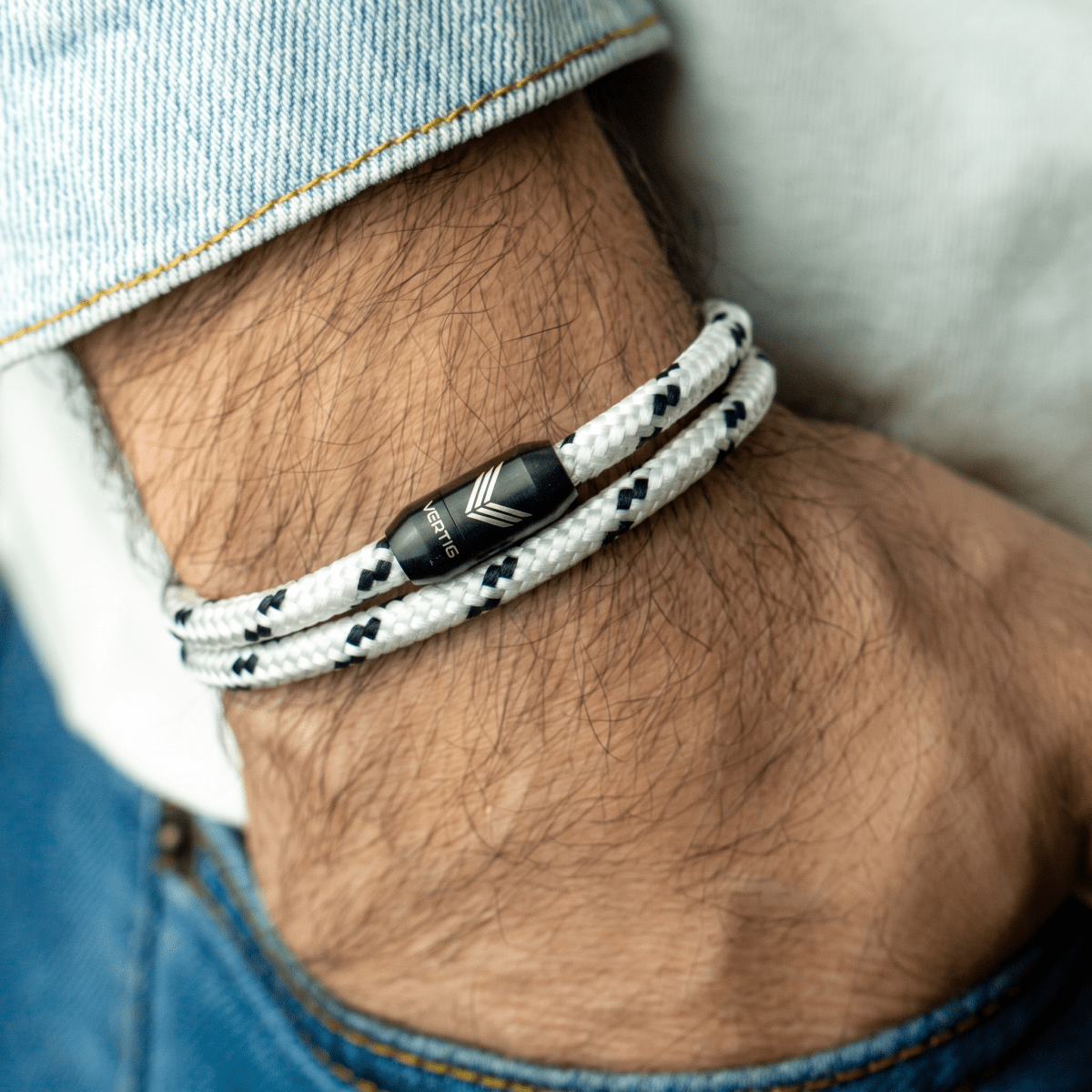 Paracord Bracelet Magnetic White Black