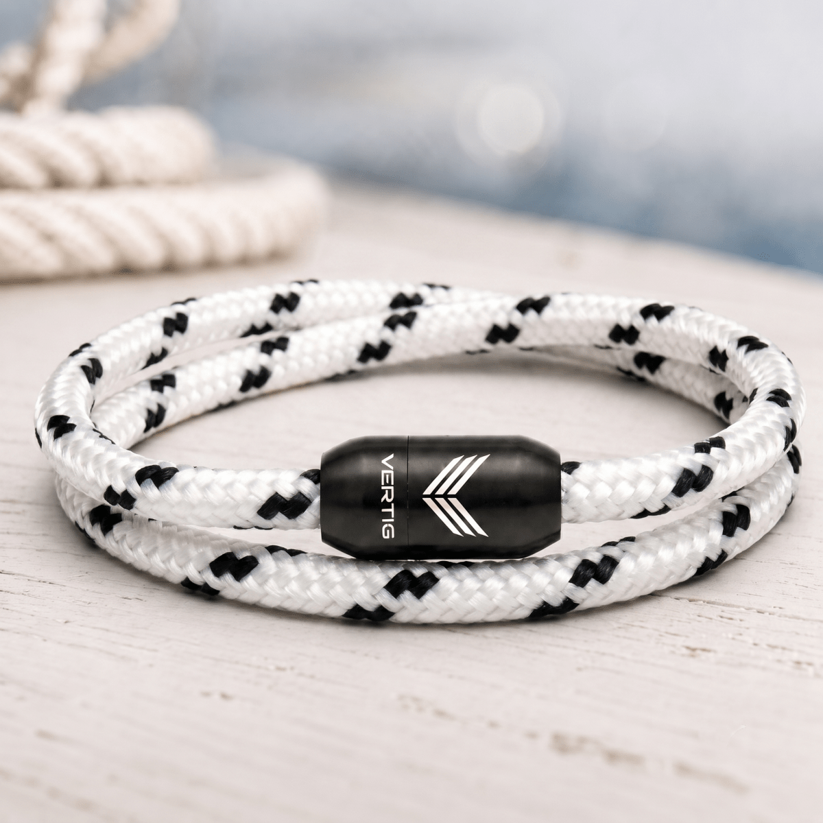 Paracord Bracelet Magnetic White Black