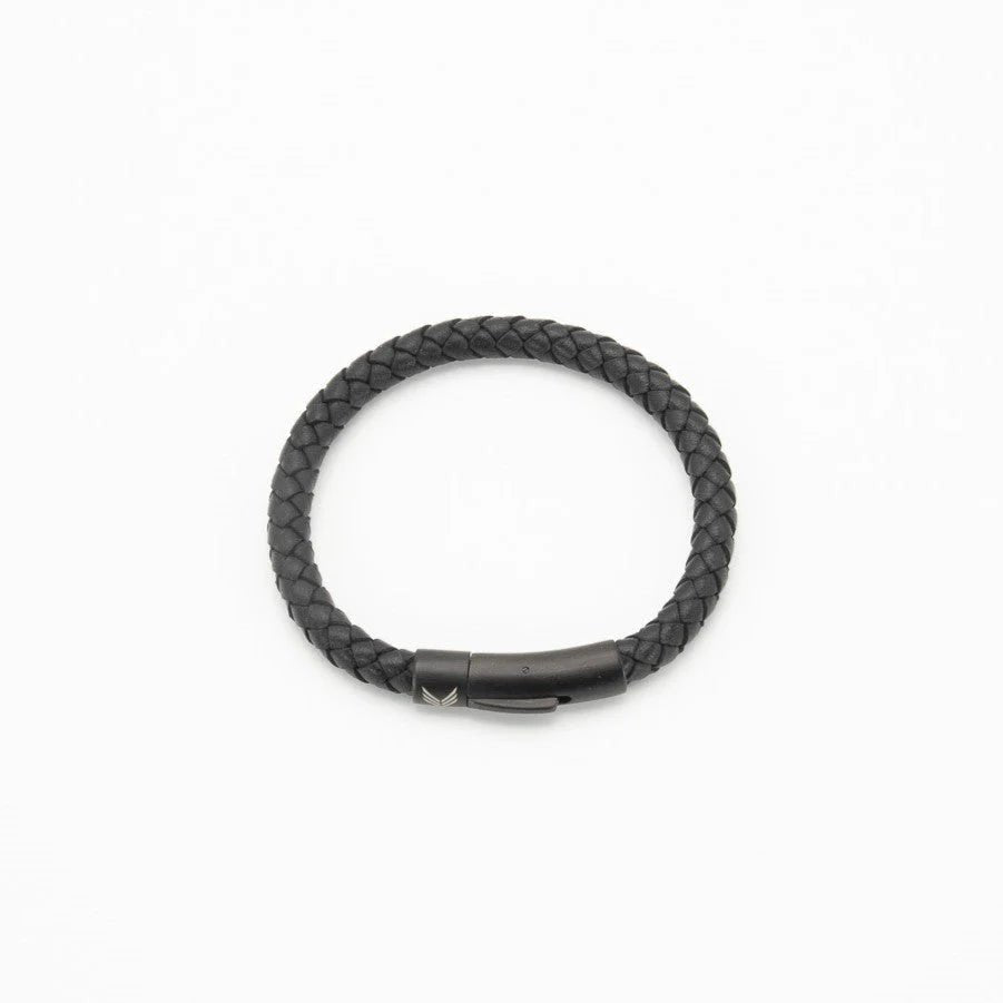 Vertig Leather Bracelet Black clasped. Demonstrates the seamless integration of the sleek clasp, creating a polished look on the wrist.