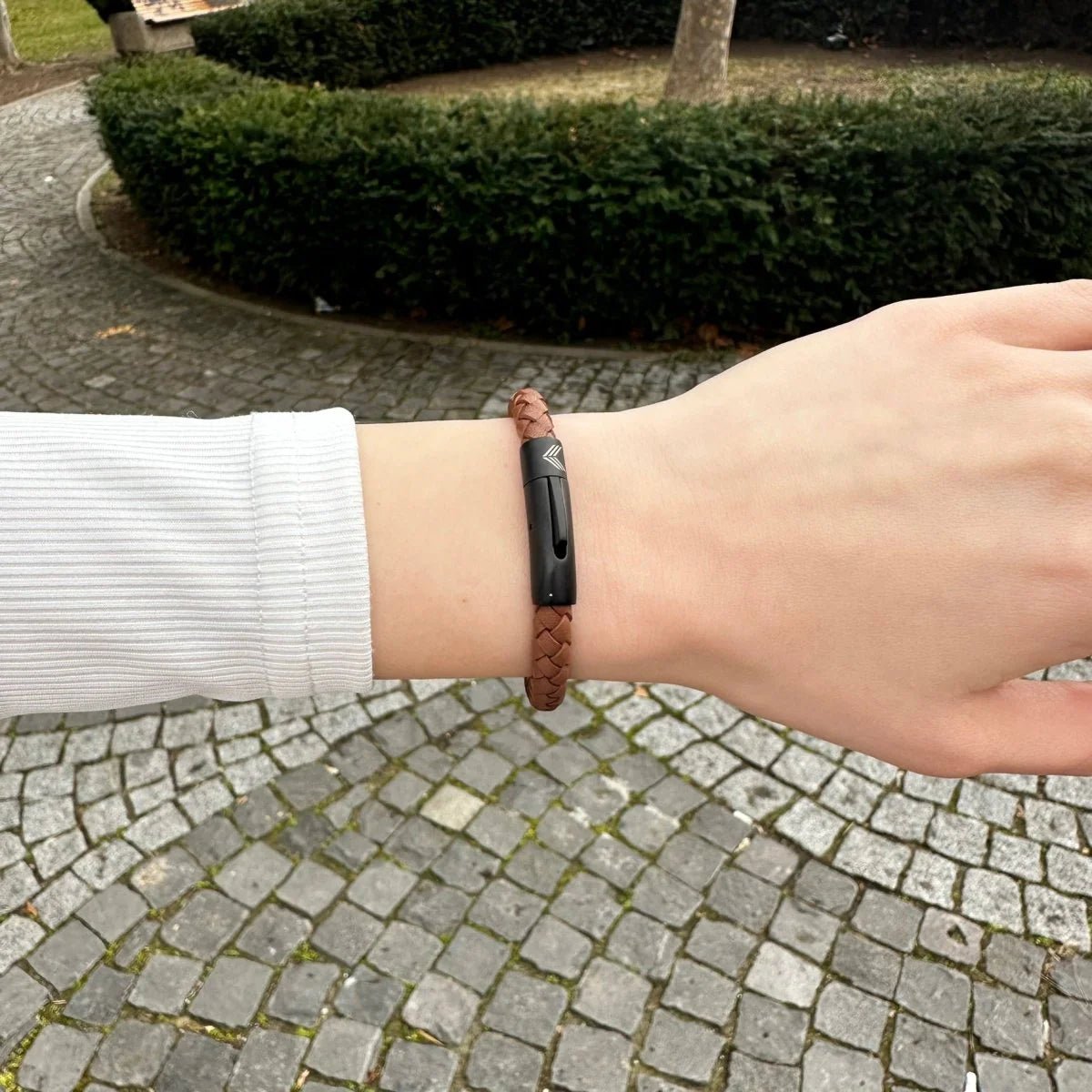 Vertig Magnetic Wide Leather Bracelet Brown on a man. An essential accessory for sophisticated casual wear, perfect for every day.