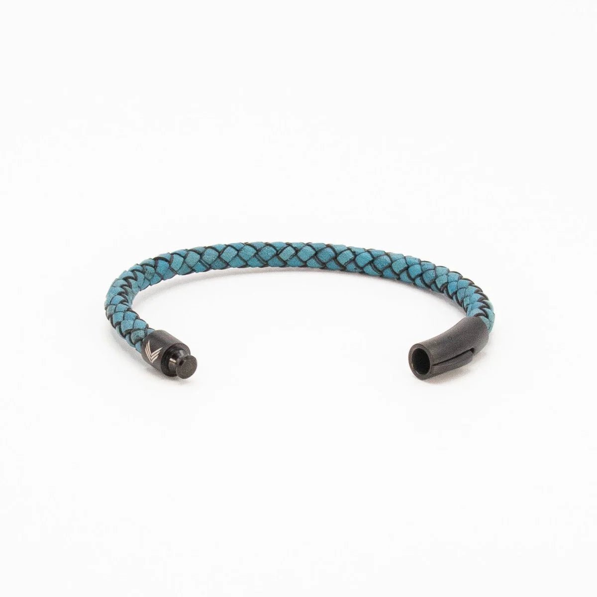 Vertig Leather Bracelet Vintage Blue unclasped. Reveals the pristine craftsmanship of the leather strip and its robust, secure fastening.