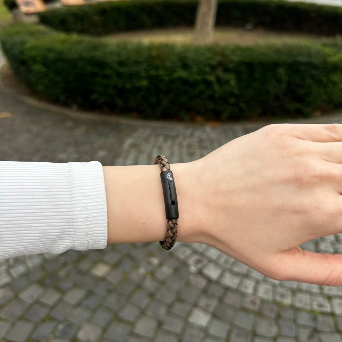 Vertig Leather Bracelet Vintage White on a woman&#39;s wrist. Adds a touch of understated elegance, emphasizing its slender form and classic color.