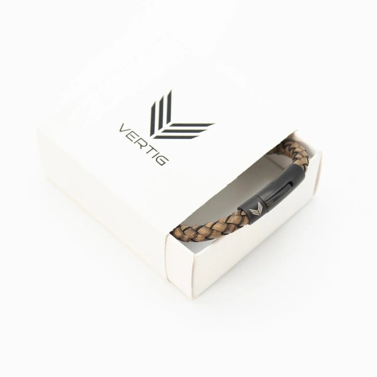 Vertig Leather Bracelet Vintage White carefully placed in its branded gift box. An ideal, sophisticated present with enduring appeal.