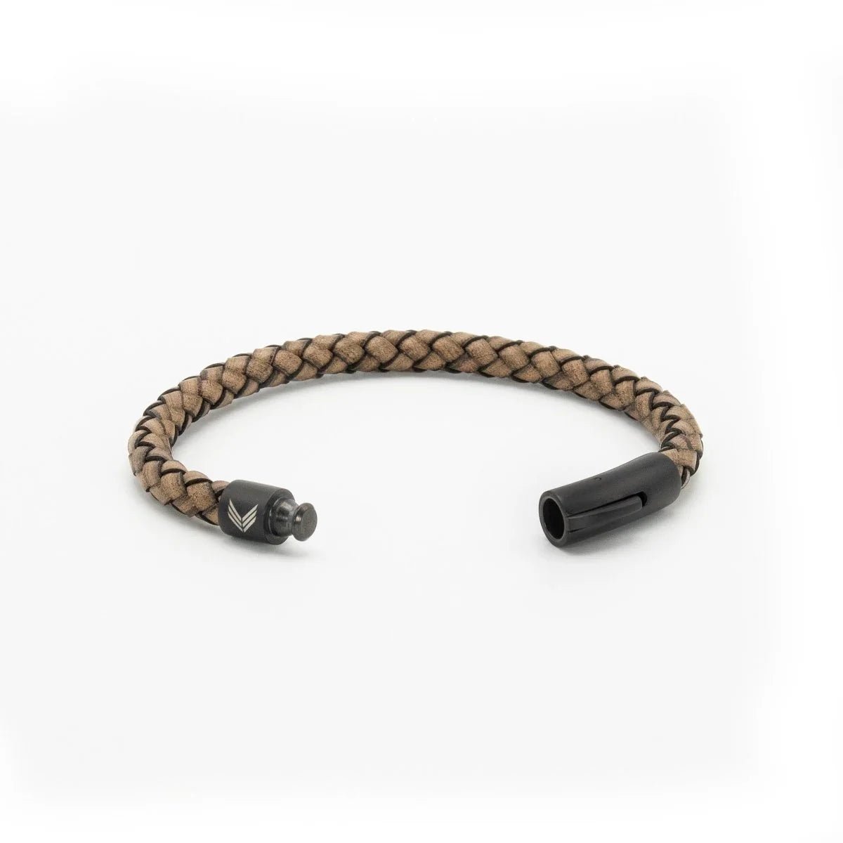 Vertig Leather Bracelet Vintage White unclasped. Reveals the pristine craftsmanship of the leather strip and its robust, secure fastening mechanism.