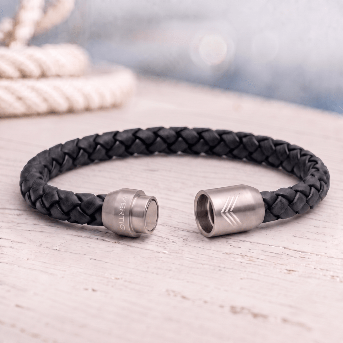 Vertig Magnetic Leather Bracelet Black