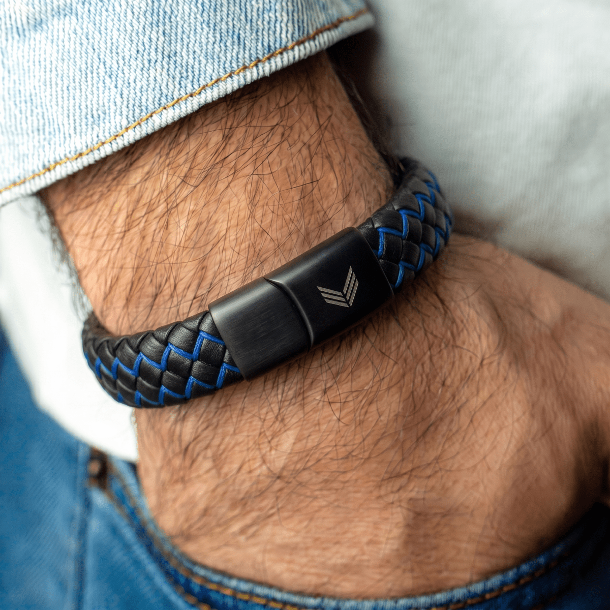 Vertig Magnetic Leather Bracelet Black Blue