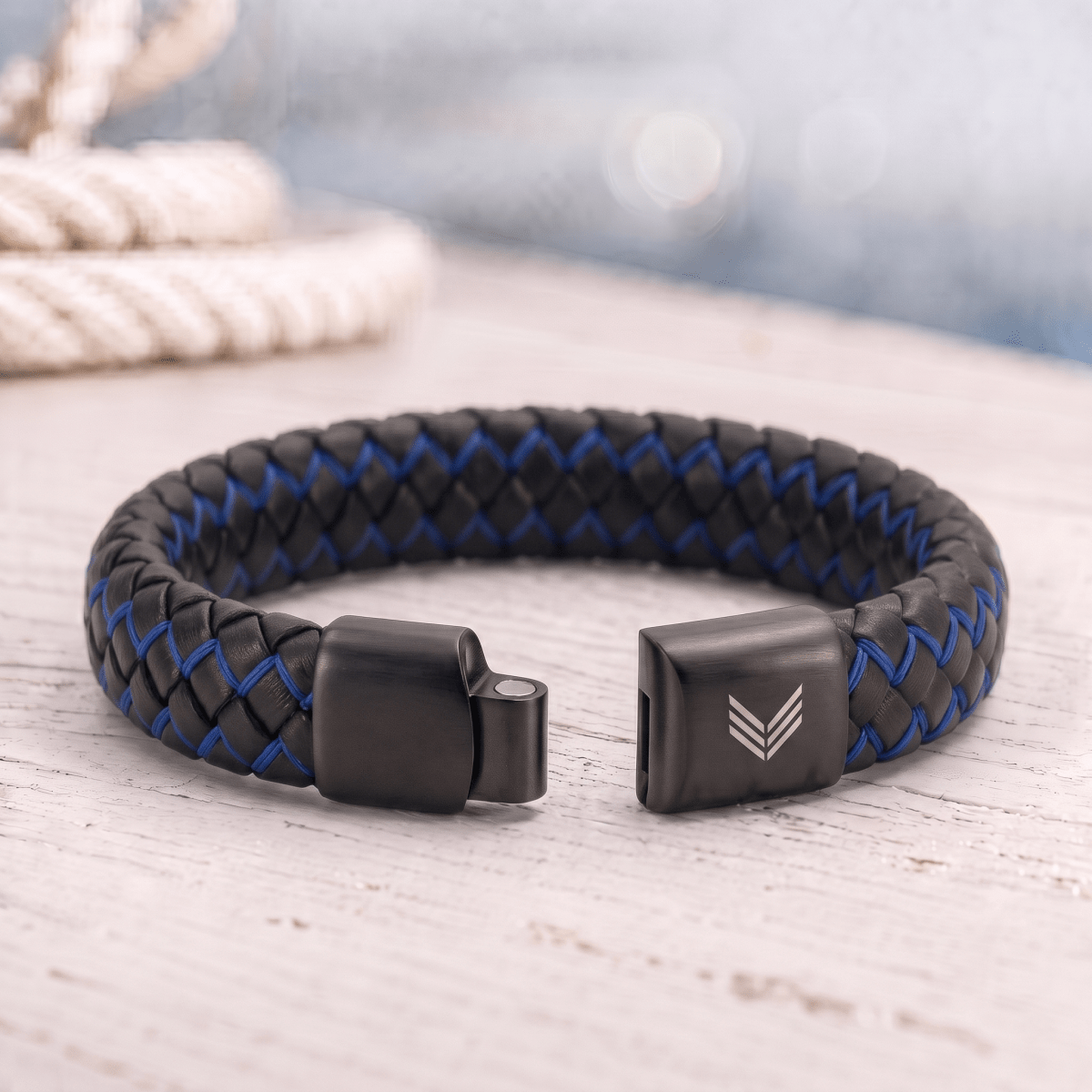 Vertig Magnetic Leather Bracelet Black Blue