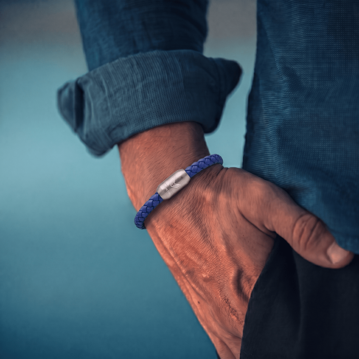 Vertig Magnetic Leather Bracelet Blue
