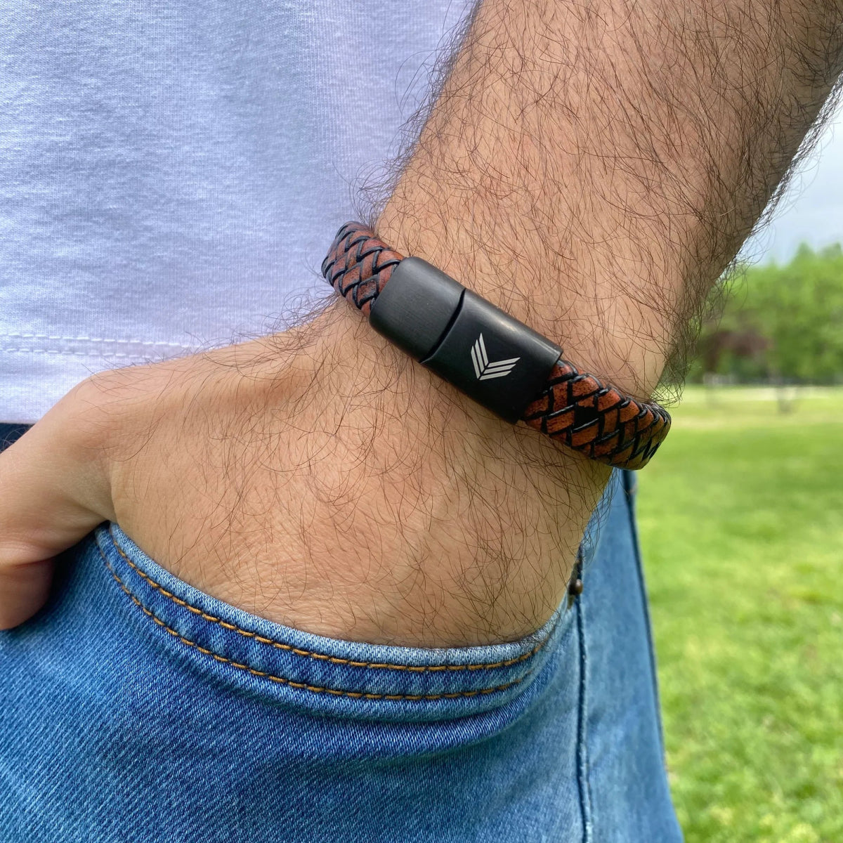 Vertig Magnetic Wide Leather Bracelet Brown on a man. An essential accessory for sophisticated casual wear, perfect for every day.