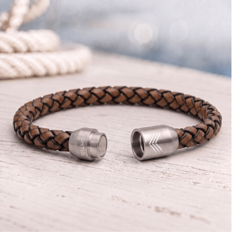 Vertig Magnetic Leather Bracelet Vintage White