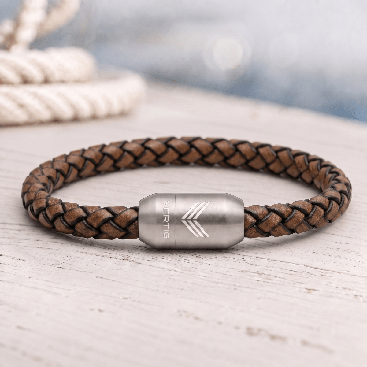 Vertig Magnetic Leather Bracelet Vintage White