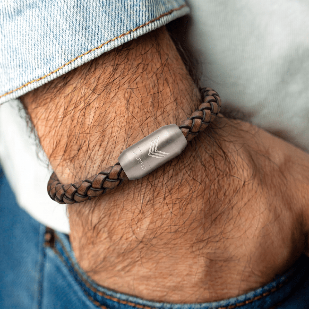 Vertig Magnetic Leather Bracelet Vintage White
