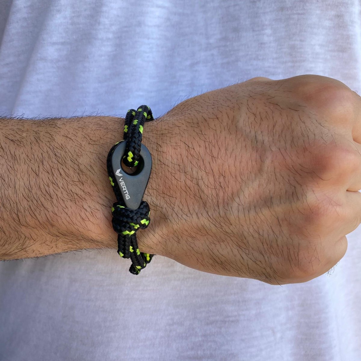 How To Make An Adustable Paracord Rastaclat Friendship Bracelet With Sliding  Knot - Yo… | Paracord bracelets, Paracord bracelet patterns, Paracord  bracelet tutorial